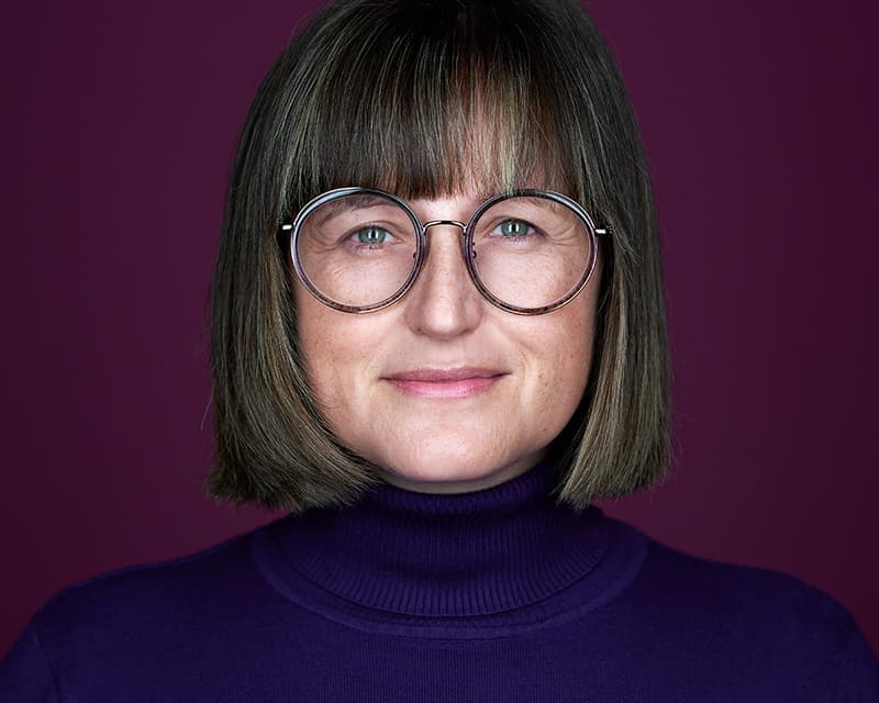 Retrato profissional com fundo colorido